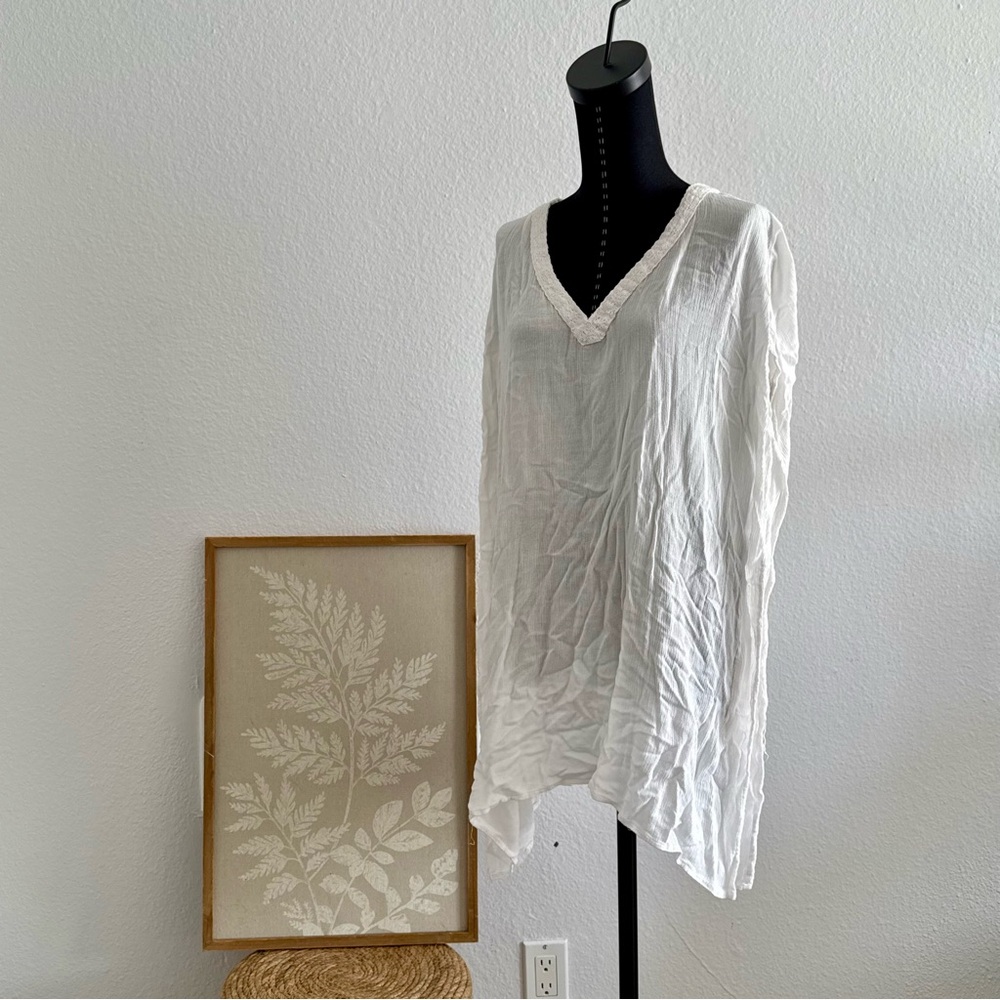 O'Neill White V-Neck Tunic Top - Size L